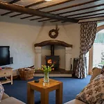 Gelt Cottage, Castle Carrock, Family With 2 Dogs Welcome And Hot Tub * Castle Carrock