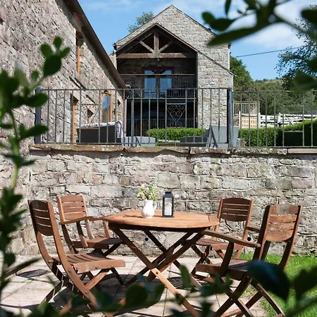 Gelt Cottage, Castle Carrock, Family With 2 Dogs Welcome And Hot Tub